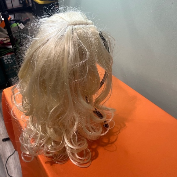 Elegant Blonde Curly Hair Extension - Picture 8 of 9